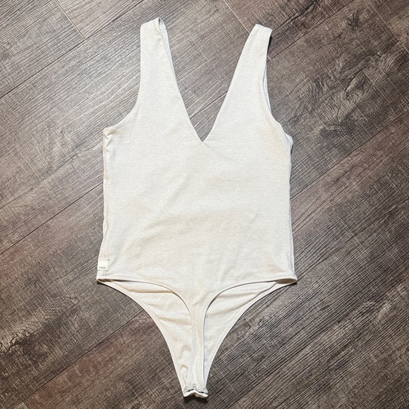 Vuori Cream Bodysuit - Picture 7 of 9